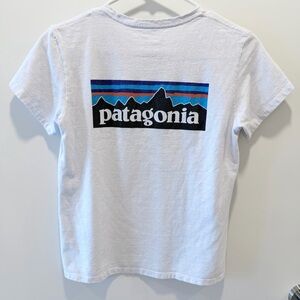 Patagonia Shirt Women Small White P-6 Logo Responsibili-Tee Crew Neck Pullover